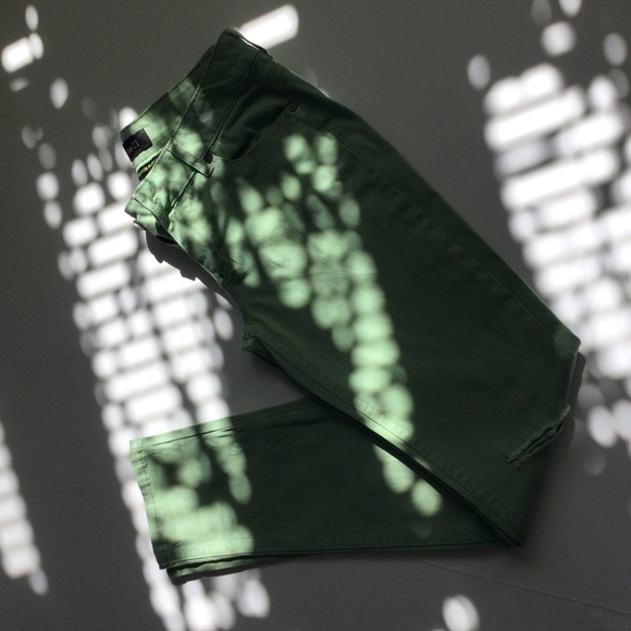 Low Rise Skinny Leg Jeans With Distressed Cuts (6/8) - Picture 2 of 5